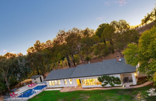 Loomis House | Mid Century Modern Escape 4 Br w/Pool - 1.7 acres