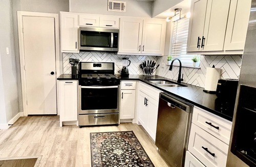Lancaster House | Mid Century Modern Home 15 min to Dallas