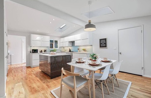 North Rose Hill House | Mid-Century Modern Home - 3-Bedroom Rambler
