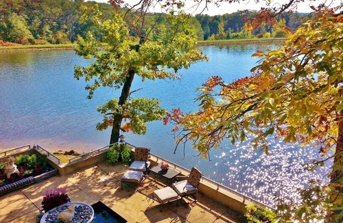 Union House | Mid Century Modern Home w/Private Pool & Lake on 50 Acres