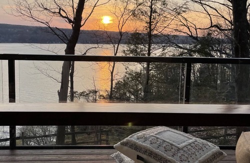 Ithaca House | Mid-Century modern Lakeview Stay