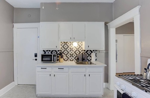 Midtown Apartment | Mid Century Modern Midtown Apartment Close to all!