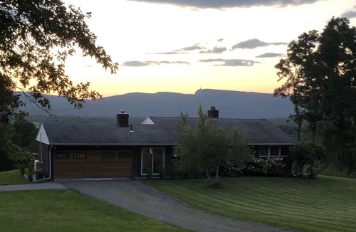New Paltz House | Mid Century Modern Panoramic Mountain View House
