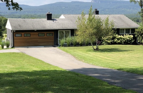 New Paltz House | Mid Century Modern Panoramic Mountain View House
