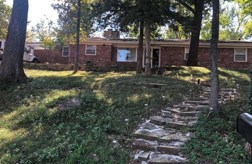 Bartlesville House | Mid-Century Modern Ranch 3-bedroom house in Bartlesville with AC