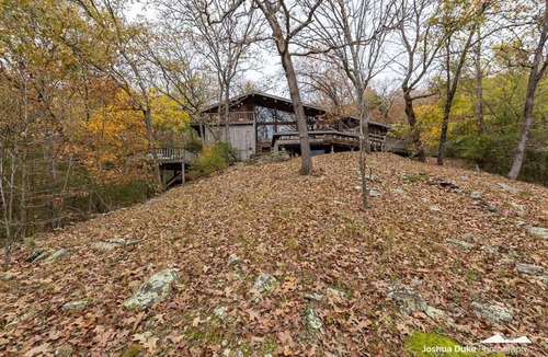 Fayetteville House | Mid century modern retreat with hot tub! Nature lovers staycation!