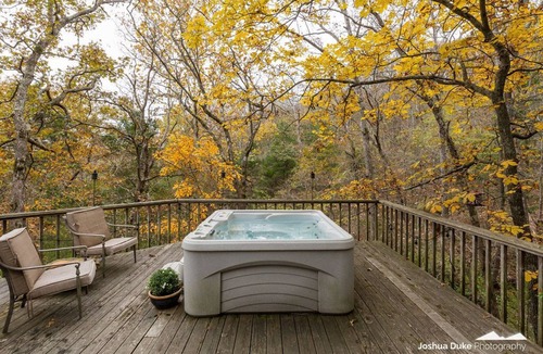 Fayetteville House | Mid century modern retreat with hot tub! Nature lovers staycation!
