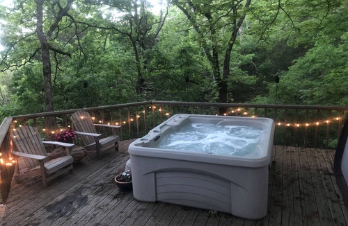 Fayetteville House | Mid century modern retreat with hot tub! Nature lovers staycation!