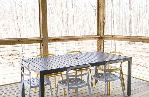 Narrowsburg House | Mid-century modern ranch in Catskills near river