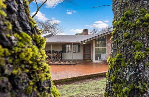 Apple Hill House | Mid-Century-Modern Mountain Gem