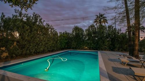 Camelback East House | Mid-Century Modern wBackyard Oasis Putting Green
