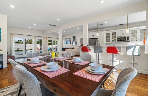 Araby Commons House | Mid-Century Mountain Paradise - Nestled in the heart of Araby, a Palm Springs' coveted neighborhood
