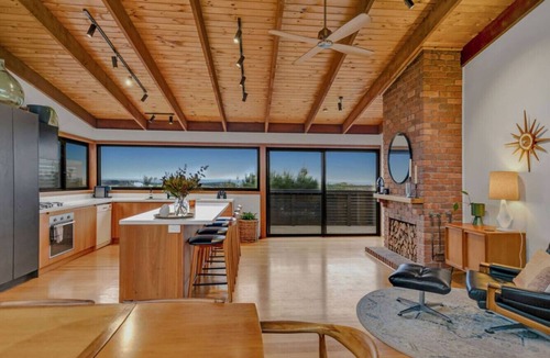 Jan Juc Apartment | Mid Century on Eastview