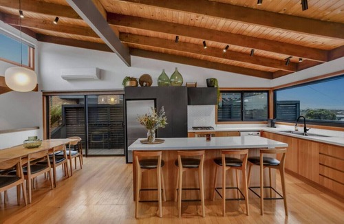 Jan Juc Apartment | Mid Century on Eastview