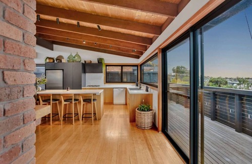 Jan Juc Apartment | Mid Century on Eastview