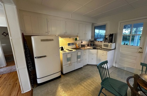 Dutton Cottage | Mid-Century Rivah Retreat with Dock, Fire Pit & Cozy Fireplace