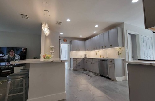 Oakland Park Villa | Mid Century Spacious House 4BR/Heated pool
