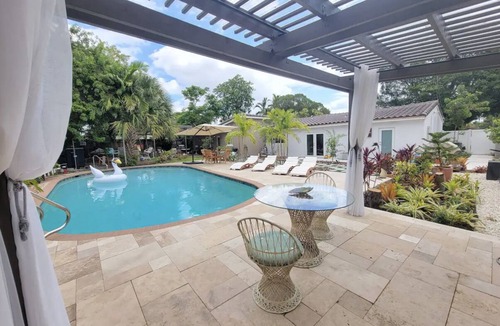 Oakland Park Villa | Mid Century Spacious House 4BR/Heated pool