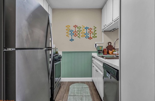 Indio Condo | mid-century style Getaway with pool in Gated Golf Resort