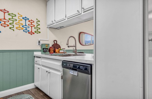 Indio Condo | mid-century style Getaway with pool in Gated Golf Resort