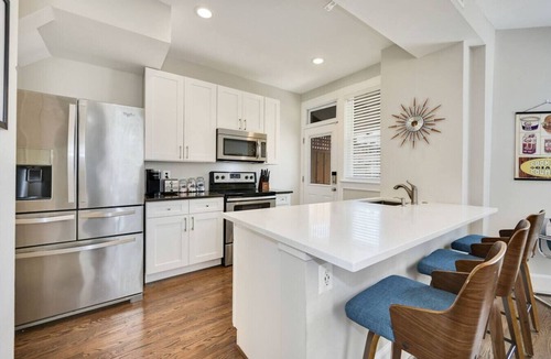 Park View Villa | Mid-Century Townhome Steps from Restaurants
