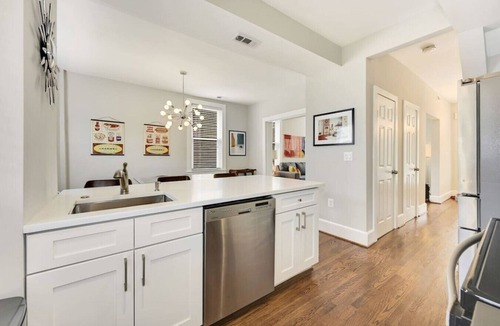 Park View Villa | Mid-Century Townhome Steps from Restaurants