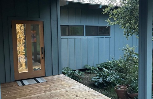 Geyserville House | Mid-century Wine Getaway