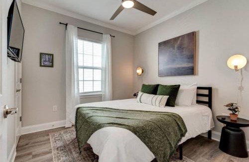 Tulane - Gravier House | Mid-City home w Greenway view & walk to Superdome