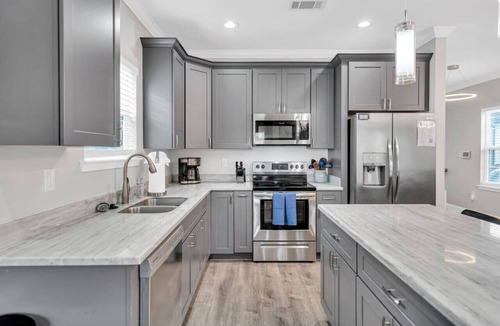 Tulane - Gravier Apartment | Mid-City w/Balcony - Near Superdome & Streetcars