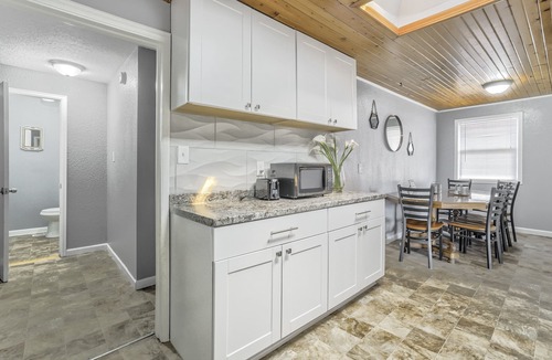 Southeast Colorado Springs House | Mid-Landing Inn