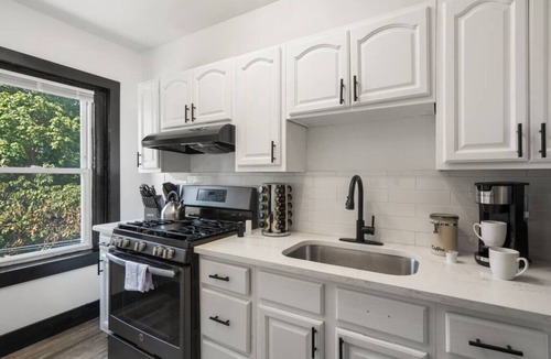 Penn-Knox Apartment | Mid/Long-Term: Spacious 1BR Home for 4 Guests