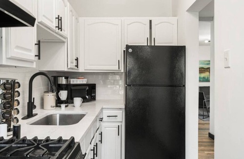 Penn-Knox Apartment | Mid/Long-Term: Spacious 1BR Home for 4 Guests
