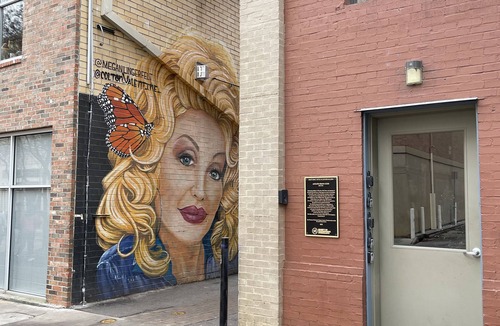 Downtown Knoxville Apartment | Mid Mod,Great Location, Heart of downtown Knoxville