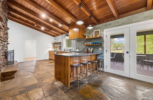 Downtown House | Mid-Mod-Sauna & Hot Tub-Walk to Downtown-On MTB