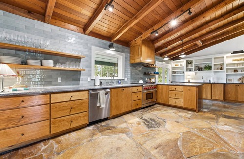Downtown House | Mid-Mod-Sauna & Hot Tub-Walk to Downtown-On MTB