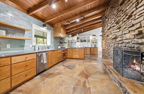 Downtown House | Mid-Mod-Sauna & Hot Tub-Walk to Downtown-On MTB