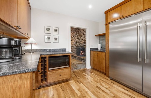 Downtown House | Mid-Mod-Sauna & Hot Tub-Walk to Downtown-On MTB