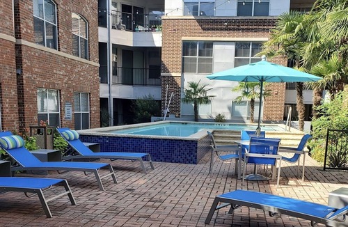 Downtown Dallas House | Mid rise Downtown Apartment