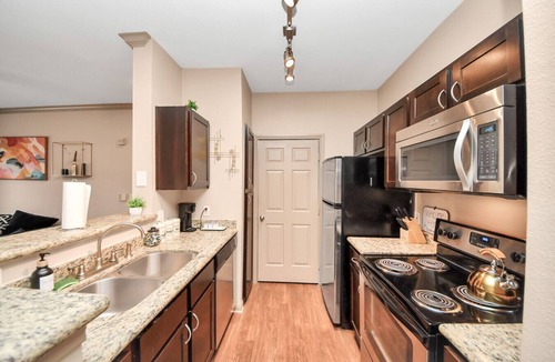 Midtown Apartment | Mid-rise Haven in the Heart of Downtown And Midtown
