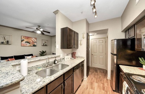 Midtown Apartment | Mid-rise Haven in the Heart of Downtown And Midtown