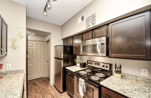 Midtown Apartment | Mid-rise Haven in the Heart of Downtown And Midtown