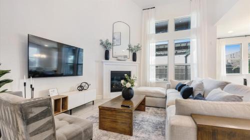 Royse City House | Mid-Stay Relocation Office, Fast WI-FI Family ready 30 Stay