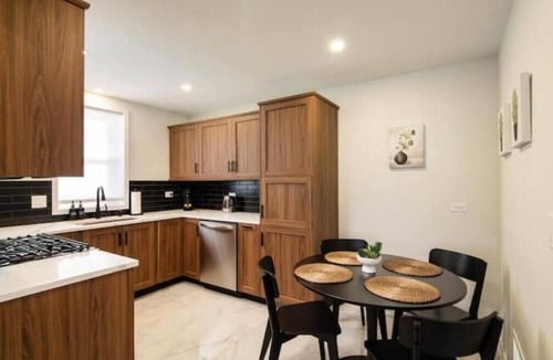 Oak Lawn House | Mid-Term 4Bed/2Bath, 2x King Beds, 2x Queen Beds