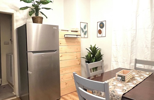 Stockade Historic District Apartment | Mid term Downtown Apartment