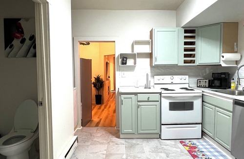 Stockade Historic District Apartment | Mid term Downtown Apartment