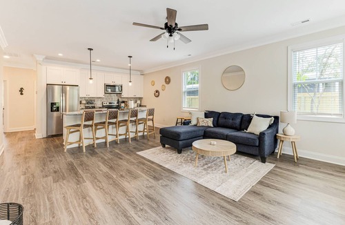 Southport House | Mid Term Home in Southport, just mins from DT Southport and Oak Island Beaches