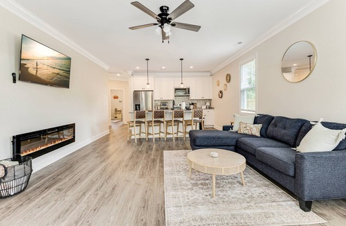 Southport House | Mid Term Home in Southport, just mins from DT Southport and Oak Island Beaches