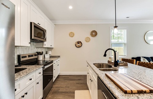 Southport House | Mid Term Home in Southport, just mins from DT Southport and Oak Island Beaches