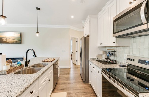 Southport House | Mid Term Home in Southport, just mins from DT Southport and Oak Island Beaches