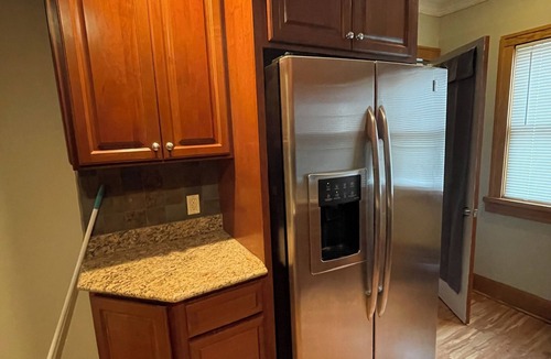 Highland House | Mid-Term Rental - Over 30 Days - Saint Paul near colleges